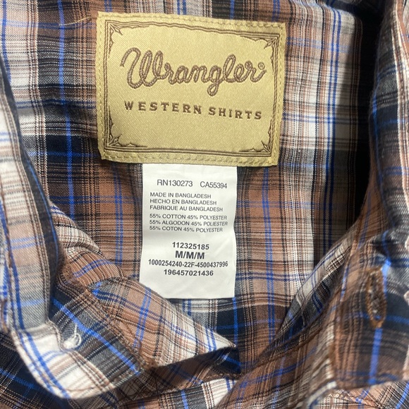 Men’s Wrangler Western Shirt with front snaps. Size Medium - Picture 2 of 2